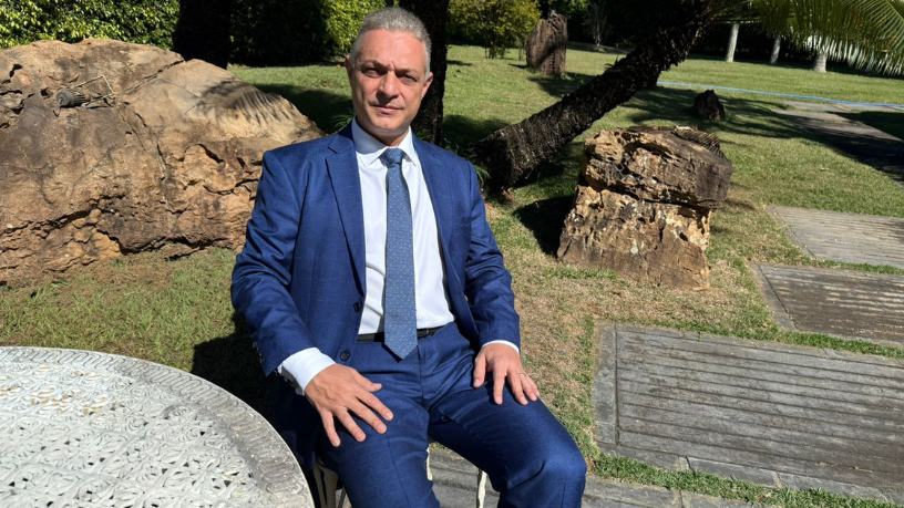 Projetos de energia solar enfrentam desafios tributários que, segundo Leonardo Manzan, exigem governança jurídica sólida.