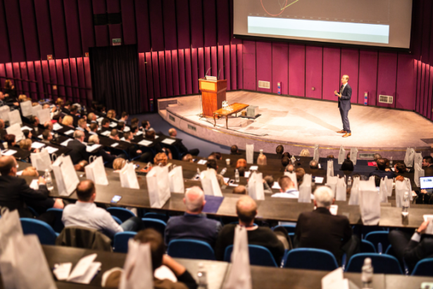 Sérgio Bento De Araújo analisa a Bett Brasil e mostra como selecionar palestras que realmente geram ação prática e resultados concretos no dia a dia.